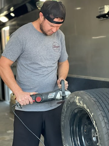 Maroon Circle Slingin Dirt